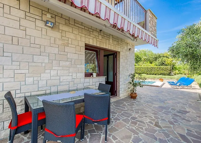 达莉亚公寓 * 洛夫兰